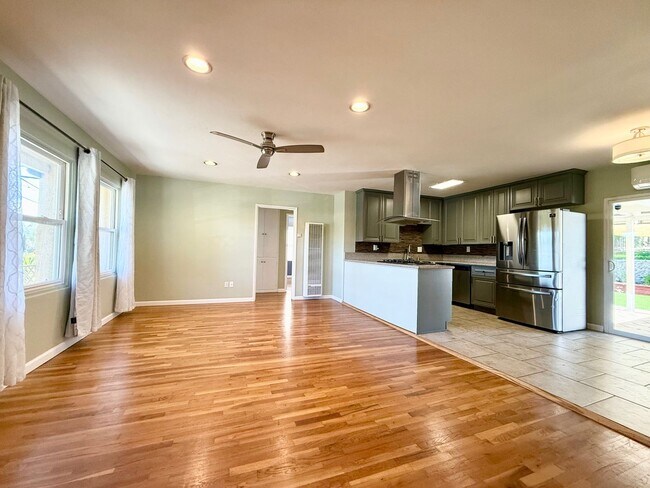 Building Photo - 3 Bedroom 1 bath single story home with solar!