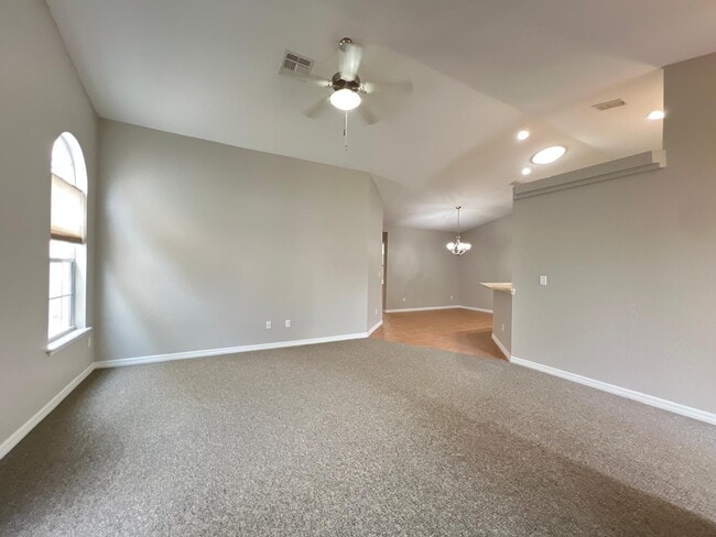 Building Photo - ***Beautiful Townhome Available in Woodland Villages