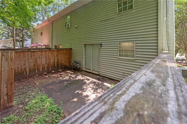 Building Photo - 2897 Spruce Cir