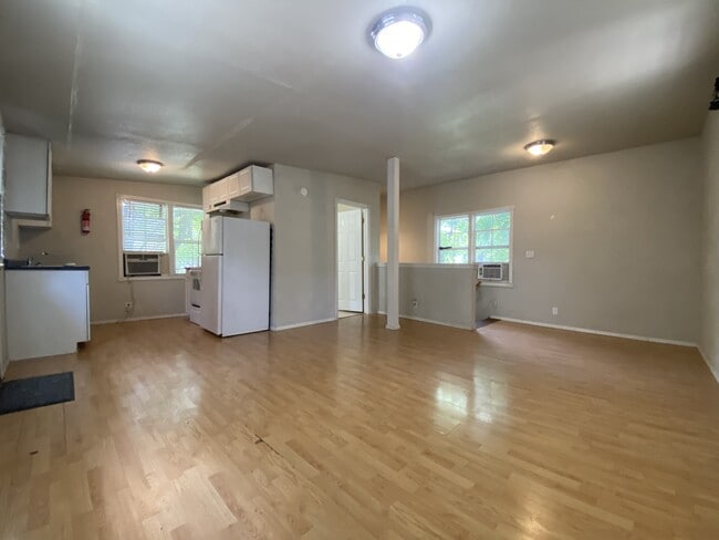 Building Photo - 474 Elm Ave