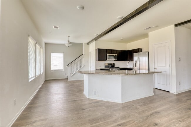 Building Photo - 420 Magnolia Ln