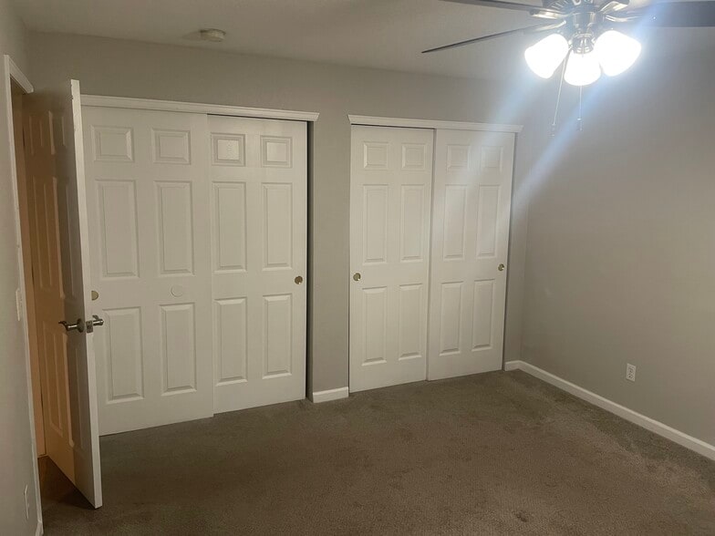 Building Photo - 3228 W Girard Ave