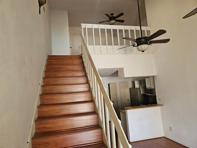 Building Photo - 2425 Holly Hall St