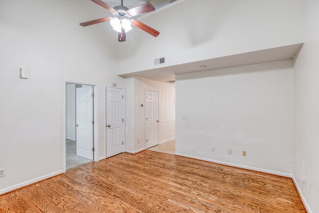 Building Photo - Beautiful 2-Story 3 bedroom and 2.5 townhouse in High Point, off Skeet Club Rd and Eastchester