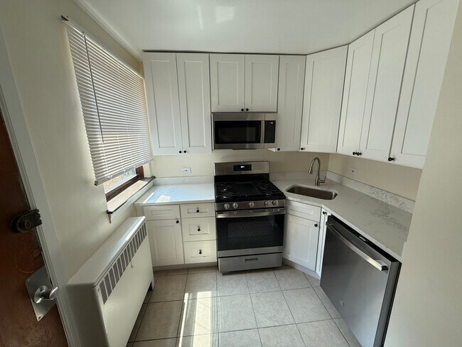 Building Photo - 7375 N Winchester Ave