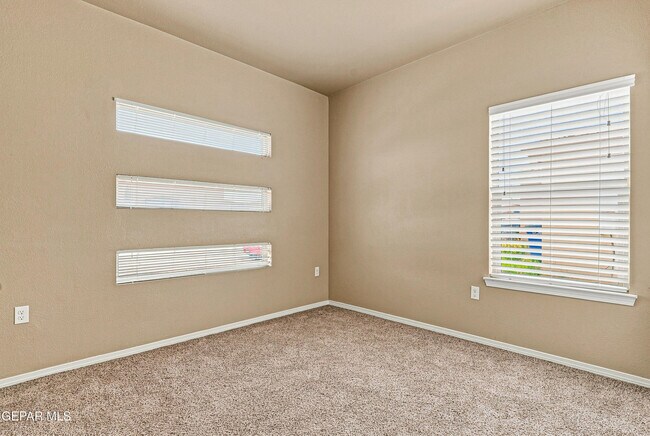 Building Photo - 7008 Faxon Dr