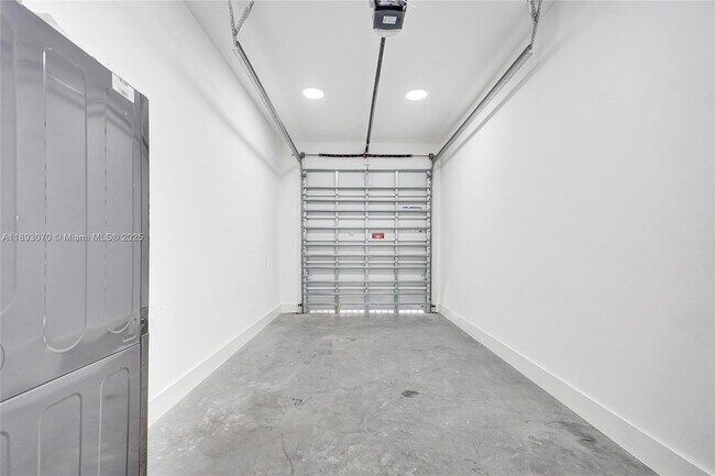 Building Photo - 121 NE 118th St