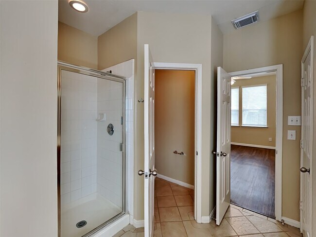 Building Photo - 4919 Chase Wick Dr