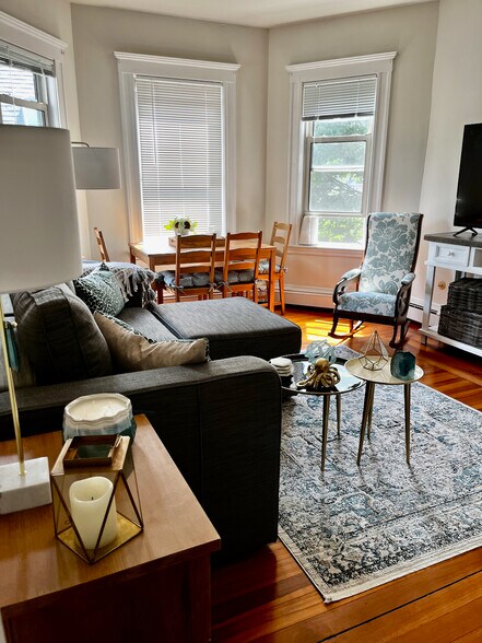 Primary Photo - 106 Thurston St