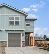 Building Photo - 1321 Oppek St NE