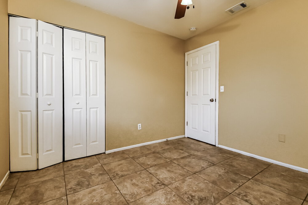 Building Photo - 2396 Roxbury Cir