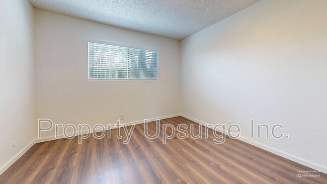 Building Photo - 445 Nelson Ave