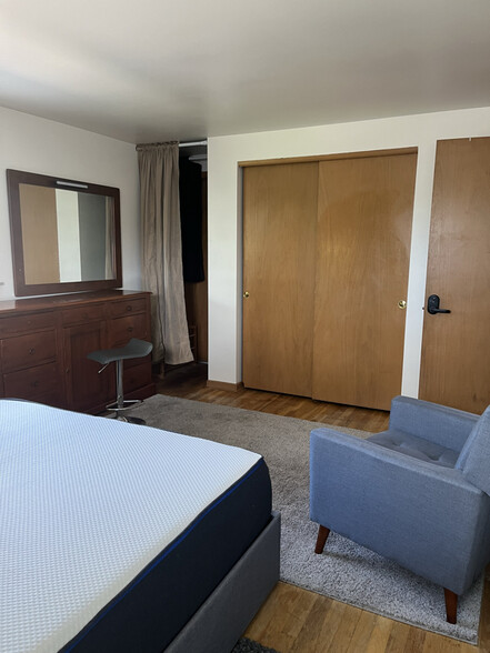 Building Photo - 4755 Esterbrook Rd