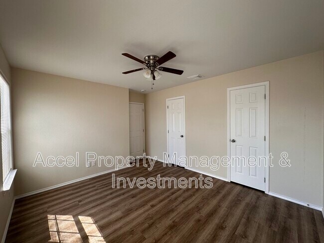 Building Photo - 819 Briarwood Dr