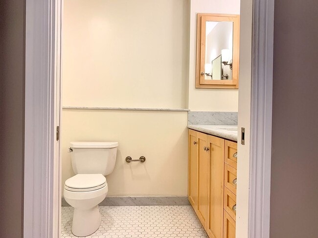 Building Photo - 2720 Sacramento St