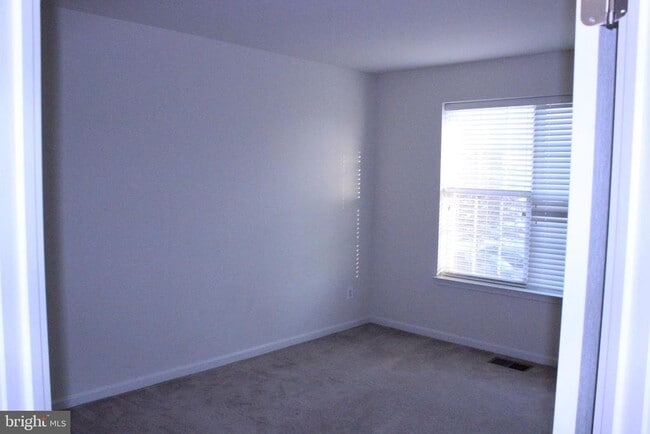 Building Photo - 42525 Highgate Terrace