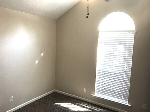 Building Photo - 121 Sterling Dr