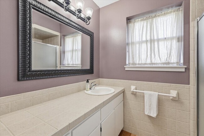 Building Photo - 217 E Louella Dr
