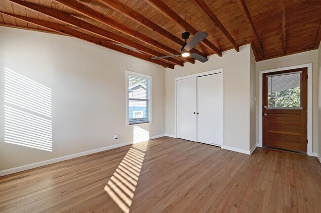 Building Photo - 1900 Cedar Ave