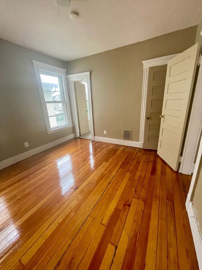 Building Photo - 255-255 Orchard St