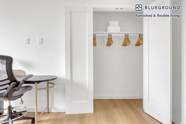 Building Photo - 401 Jackson St