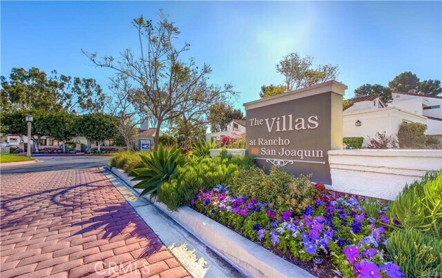 Building Photo - 1 Navarre