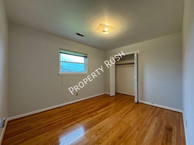 Building Photo - 2307 Arroyo Dr