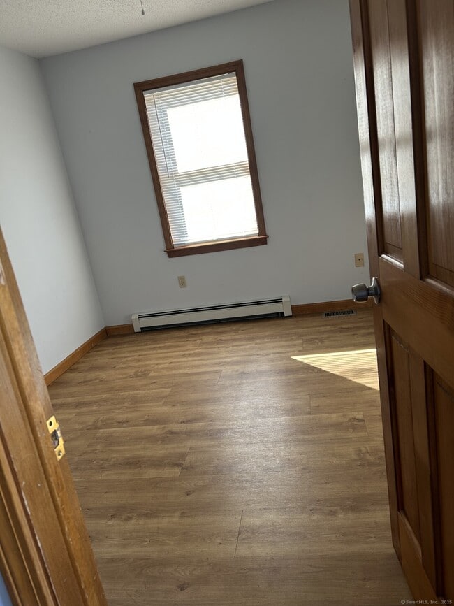 Building Photo - 176 N Cherry St