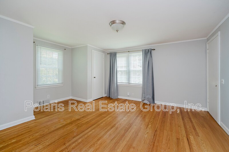 Building Photo - 4702 Rookwood Ave