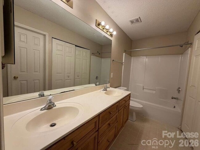 Building Photo - 6007 Cougar Ln