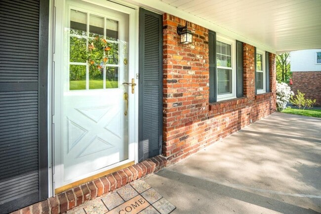 Building Photo - 122 Rivercrest Dr