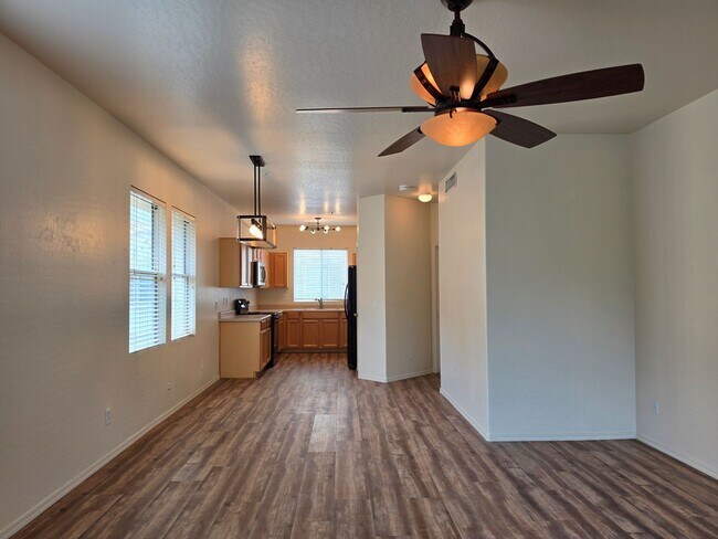 Building Photo - 907 W Wendy Way
