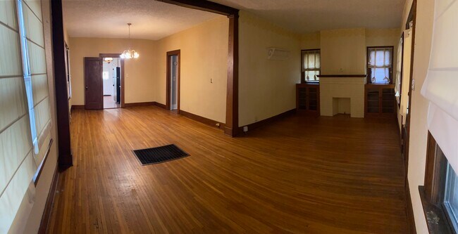 Building Photo - 347 S Green St