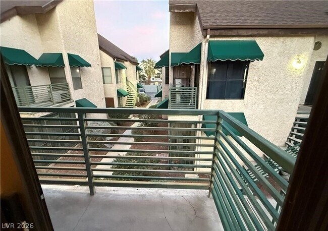 Building Photo - 460 Elm Dr