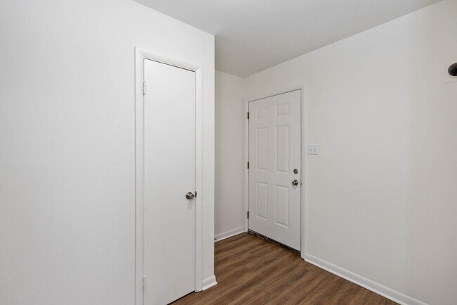 Building Photo - 2121-2123 Fairfax Road