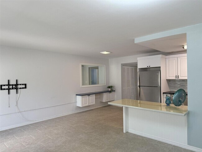 Building Photo - 28 Ventnor Dr