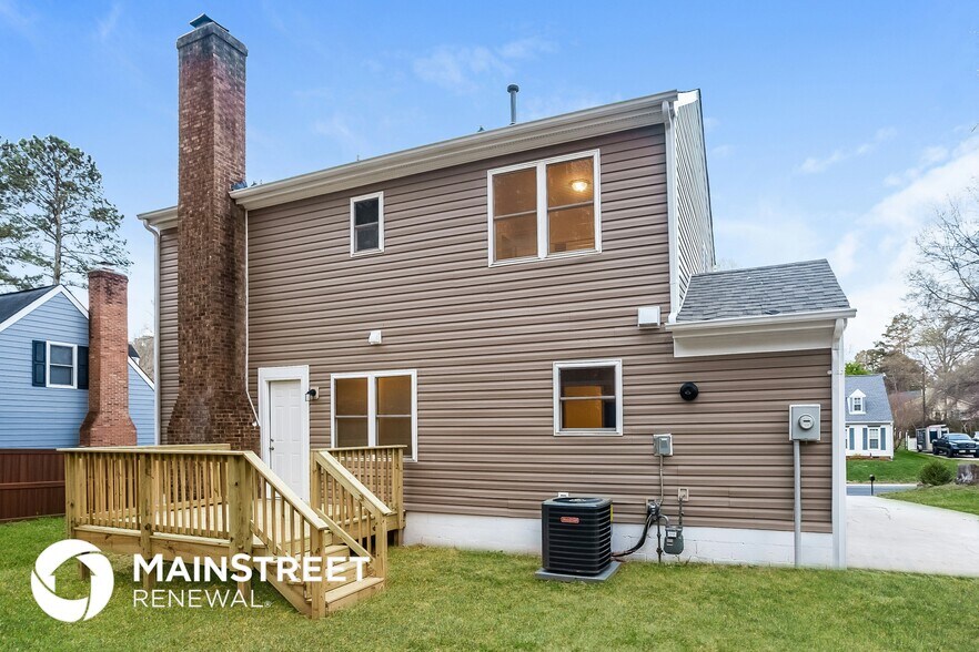 Building Photo - 10321 Roundhouse Cir