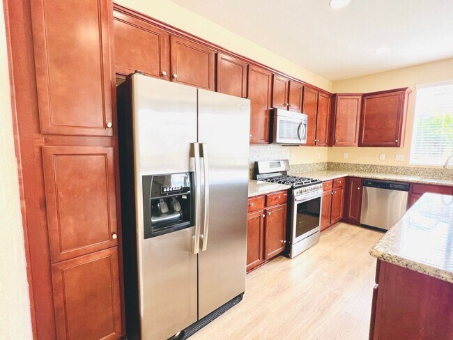 Building Photo - Beautiful 4 Bedroom home