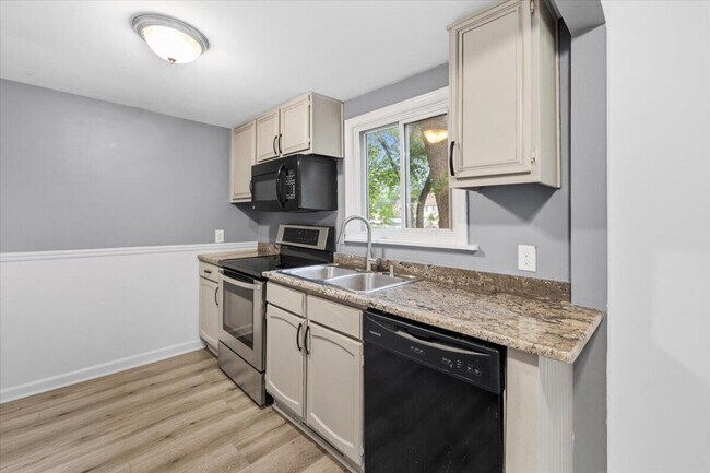 Building Photo - 9535 Listeria St