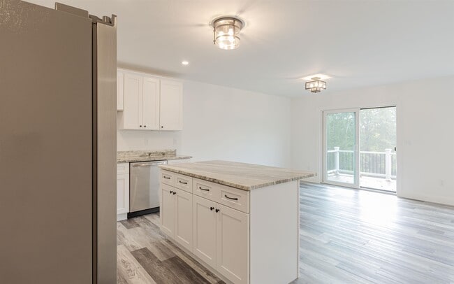 Building Photo - 359 Monadnock St