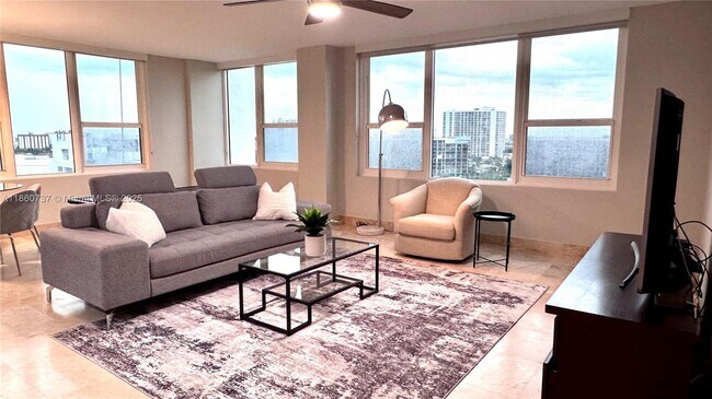 Building Photo - 3505 S Ocean Dr