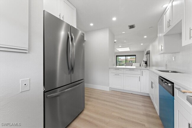 Building Photo - 5273 Treetops Dr