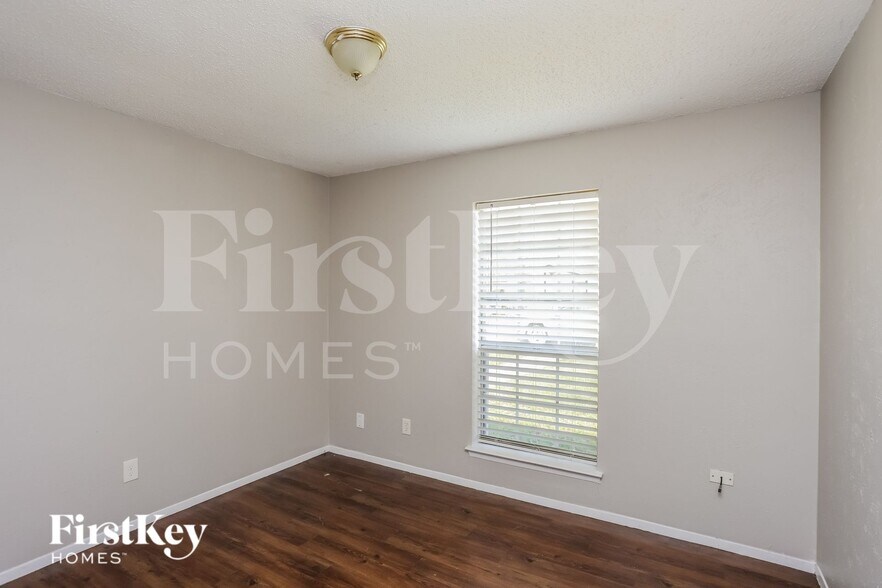 Building Photo - 908 Wandering Way Dr