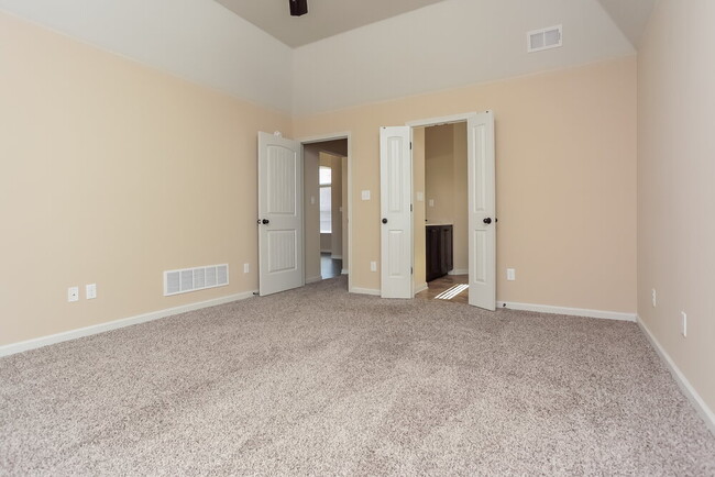 Building Photo - 2229 Lesterfield Pl
