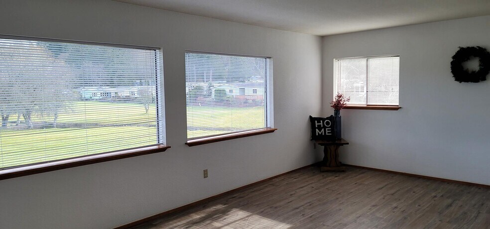 Building Photo - 568 NW Silver Meadow Ln