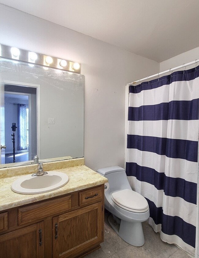 Building Photo - 108 Quail Valley Dr