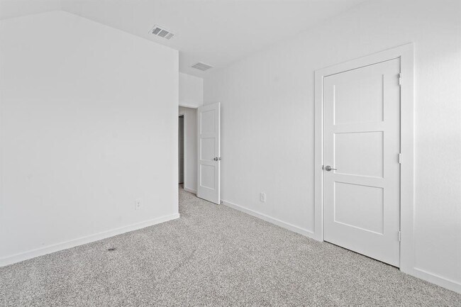 Building Photo - 1689 Daylight Lk Dr