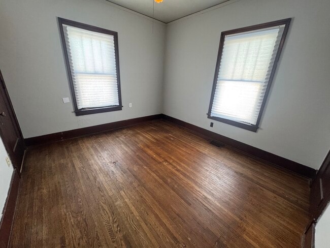 Building Photo - 24 Bremer-