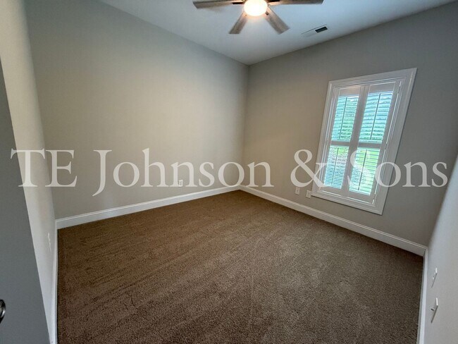 Building Photo - Beautifully Appointed Home in Clemmons