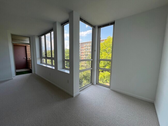 Building Photo - 350 G St SW
